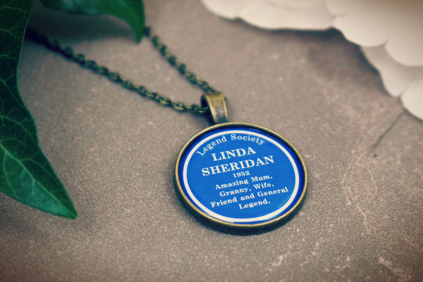 Christmas for mum Blue Plaque Necklace/Pendant. Bronze chain. Personalised message. English. British. Mum. Mummy. Granny. Heritage.