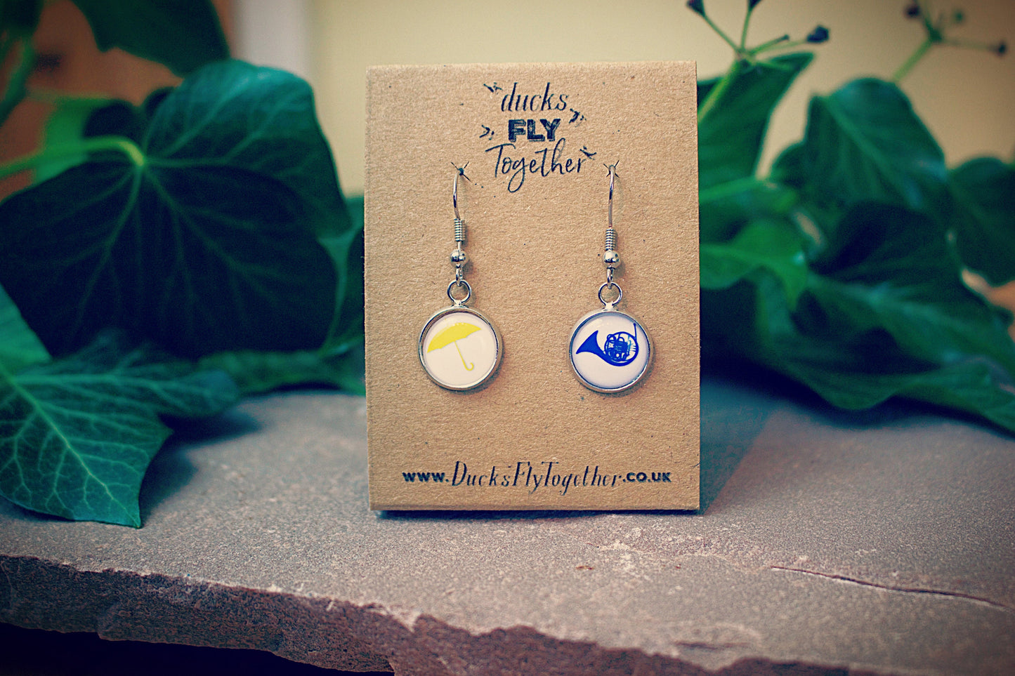 HIMYM inspired earrings. Yellow Umbrella. Blue French Horn. How I met your mother. Ted Mosby Barney Stinson. Mothers Day Gift. Gift for Mum.
