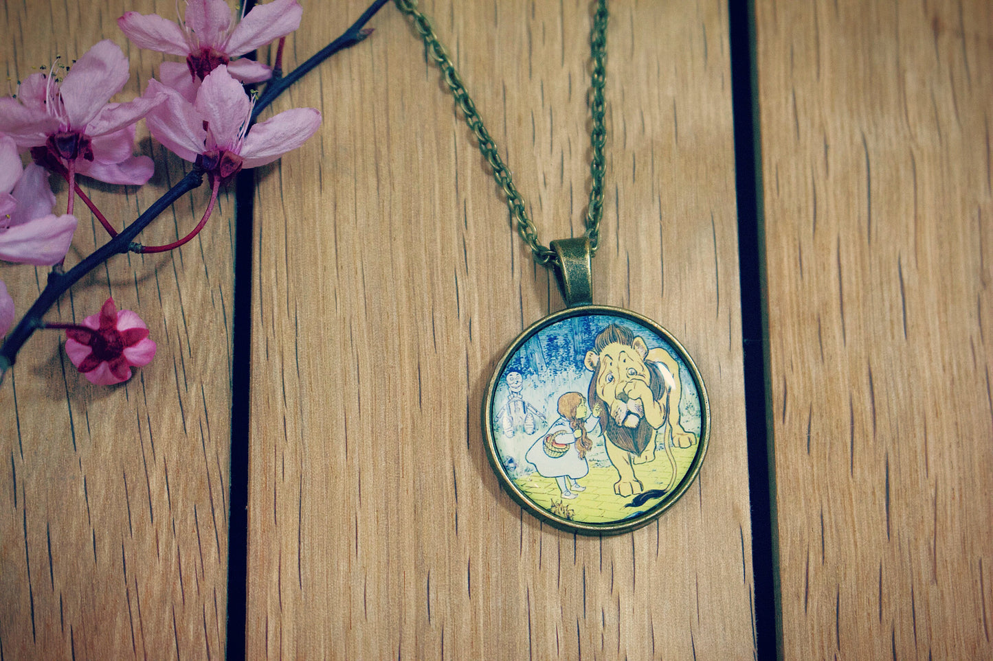 Wizard of OZ Vintage Necklace. Childrens book illustration. Tinman. Scarecrow. Dorothy. Lion. Emerald City. Wicked musical. Theatre. Retro.