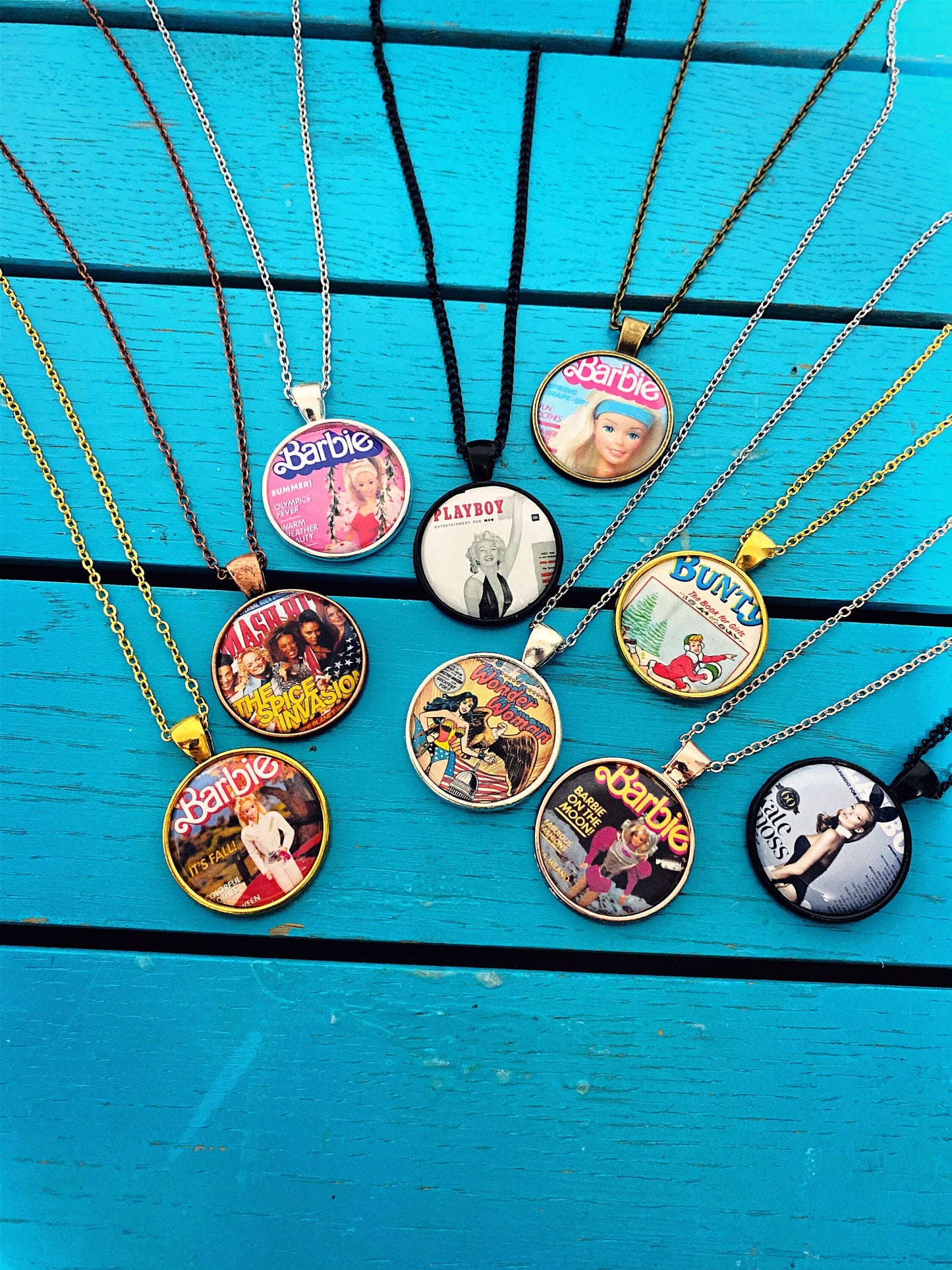 Vintage Magazine Necklace. Retro Feminist Pop Culture. Magazine Cover Gift. Feminine comic books. Iconic Magazine Jewellery